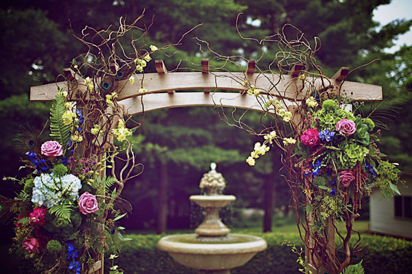 peacock feathers wedding arch Special indoor wedding arch decoration 2014