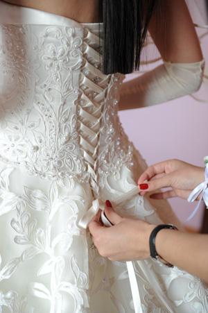 choosing wedding dress 8 Tips for Choosing a Wedding Dress