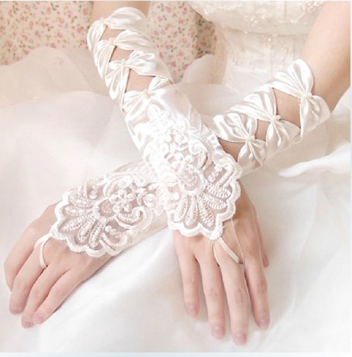 white Wedding Gloves Conditions choose and wear bridal Gloves 
