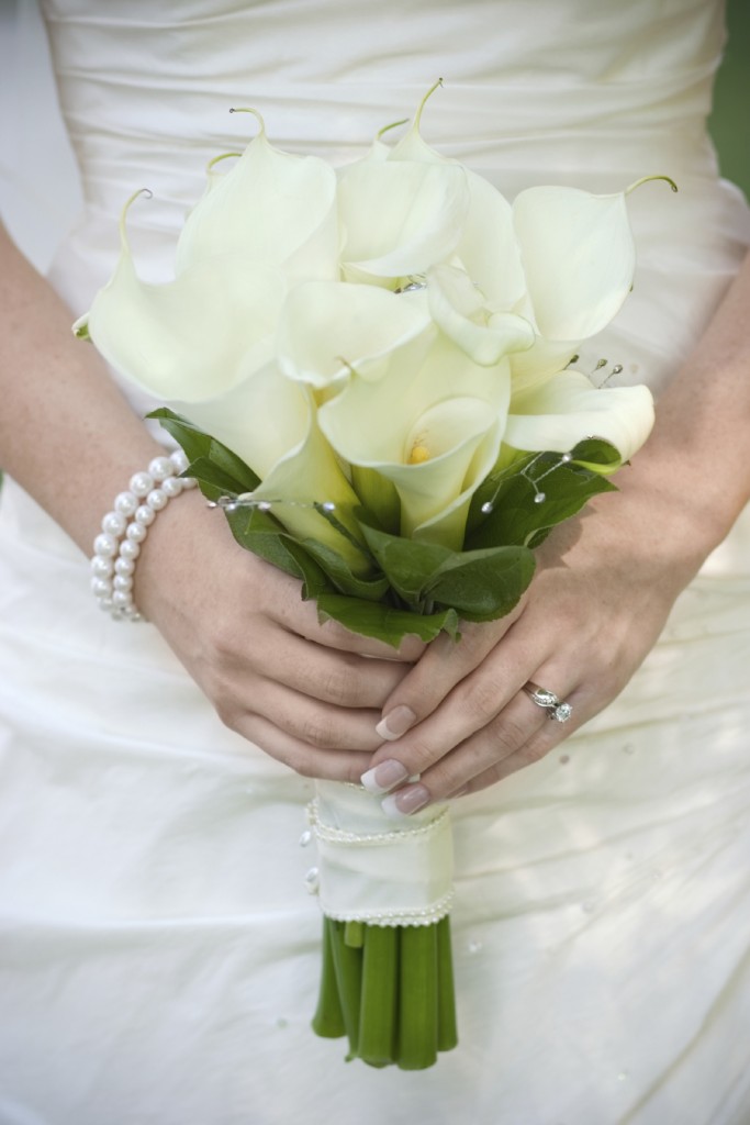 How to Do a Wedding Bouquet Arrangement Here are the most beautiful bouquets for bride 2014
