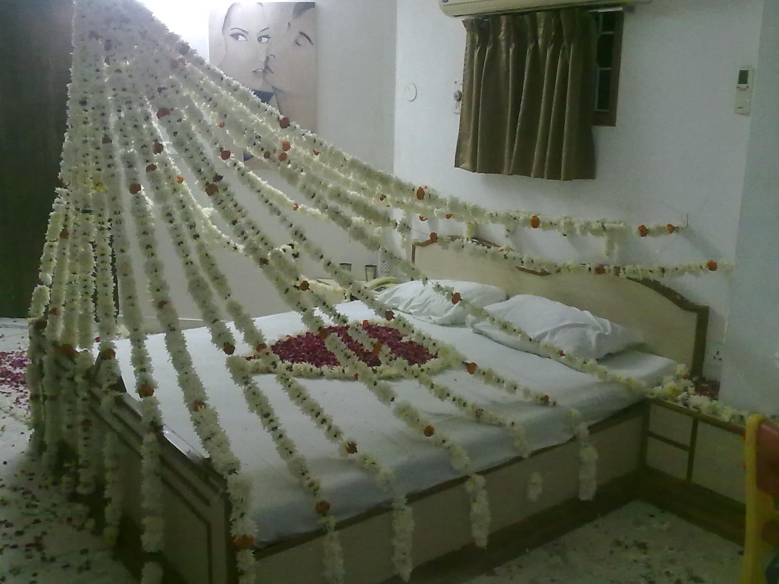 bedroom decoration with flowers 2  Wedding bed decoration 2015