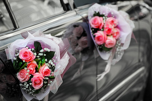 10 Ideas for wedding car flowers decoration handle 2 10 Ideas for wedding car flowers decoration