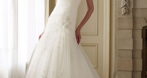 Main And Important Things For Choosing Lace Wedding Dress 620x330 8 Tips for Choosing a Wedding Dress