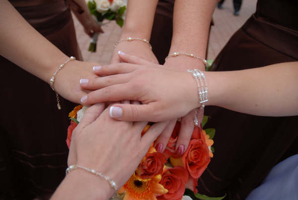 www.fashionweddingdresses.co .uk  cute bridesmaid accessories ideas