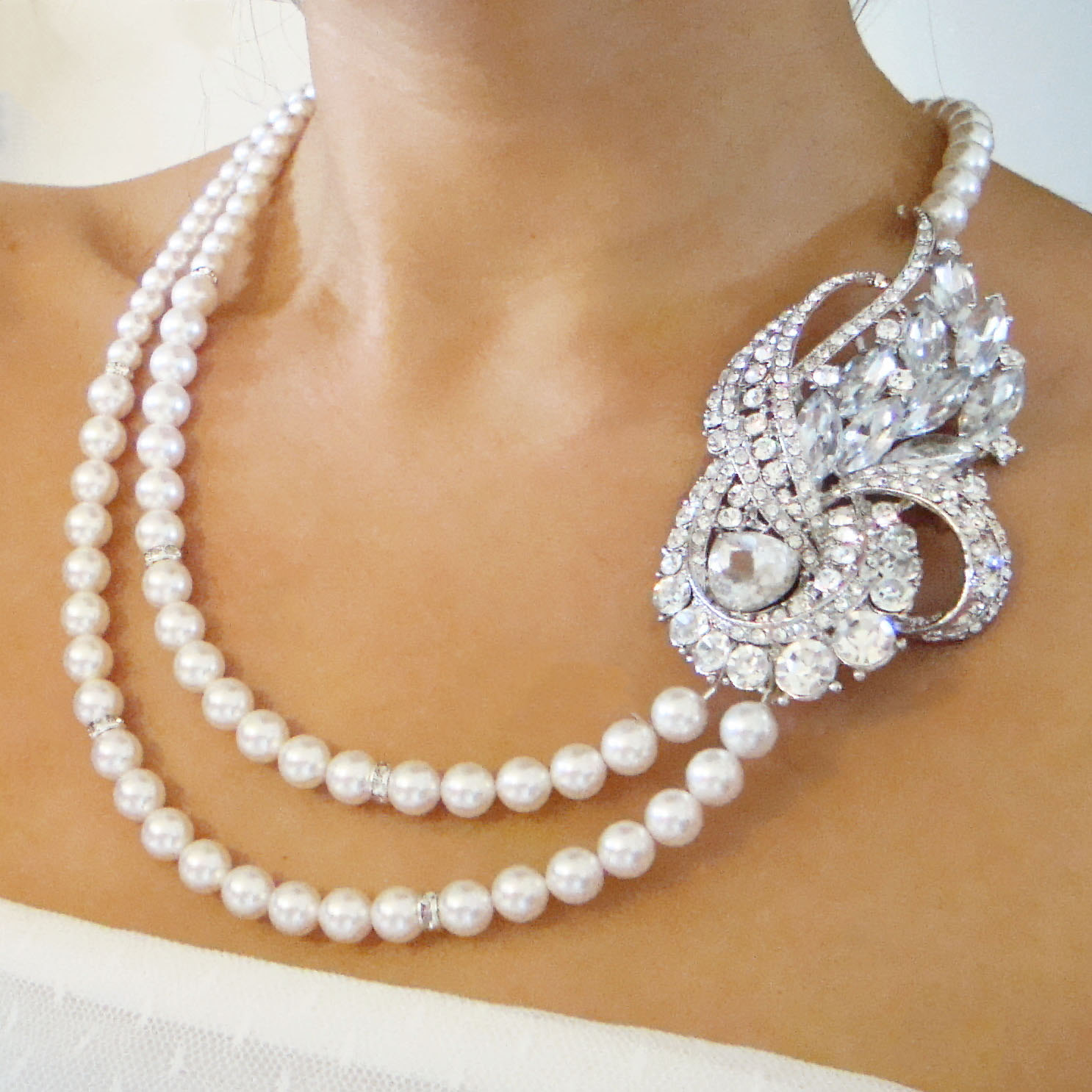 glamorous wedding jewelry Guide to choosing the accessories for the bride and groom