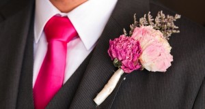 How to Choose a flower boutonnieres for the groomsmen