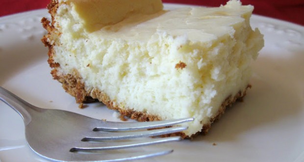 Fluffy cheesecake and almond coverage