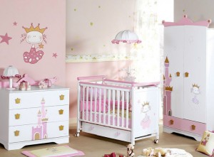 chambre de bebe fille 9652 1492993 300x221 Do you like to decorate your baby room with a theme? 