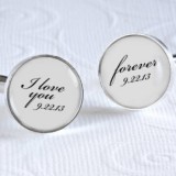 Cufflinks of groom reflect the elegance his character