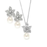 The Elegance For your wedding with pearly touches