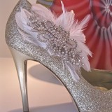 Touches of white feathers in your wedding