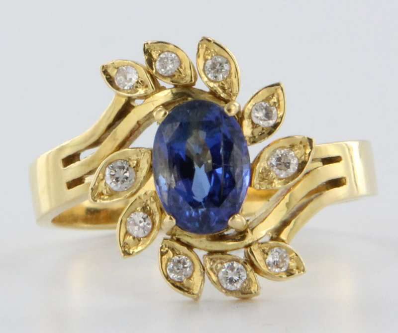 eventsstyl990 Chic yellow gold engagement rings