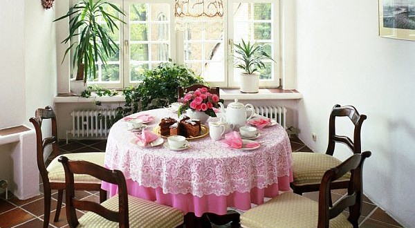 Decorating ideas for small dining room