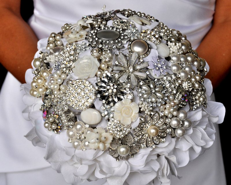 eventsstyle.com 16863 Marvel Wedding Brooches 2014