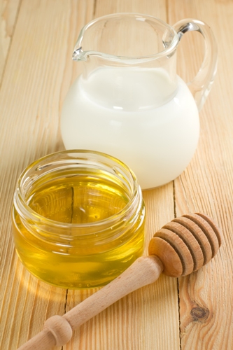 www.eventsstyle.com 25199 Honey and milk mask for skin lightening