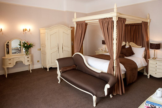 eventsstyle.com 27963 Gorgeous Bridal Bedroom 2014