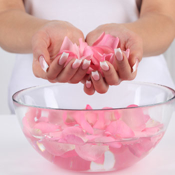 www.eventsstyle.com 40032 Mask of rose water and starch for lighter skin