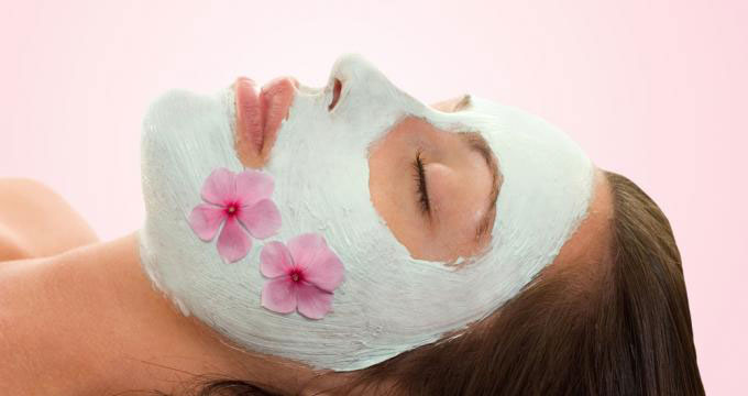 www.eventsstyle.com 40033 Mask of rose water and starch for lighter skin