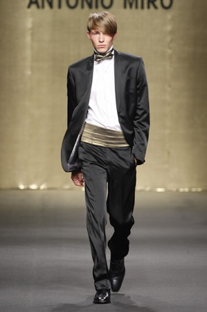 www.eventsstyle.com 42679 Antonio Miro synonymous with male elegance