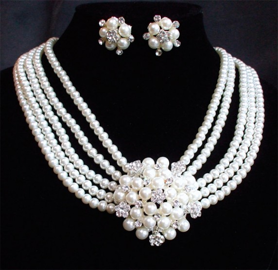 www.eventsstyle.com 45590 Tips for choosing accessories and jewelry