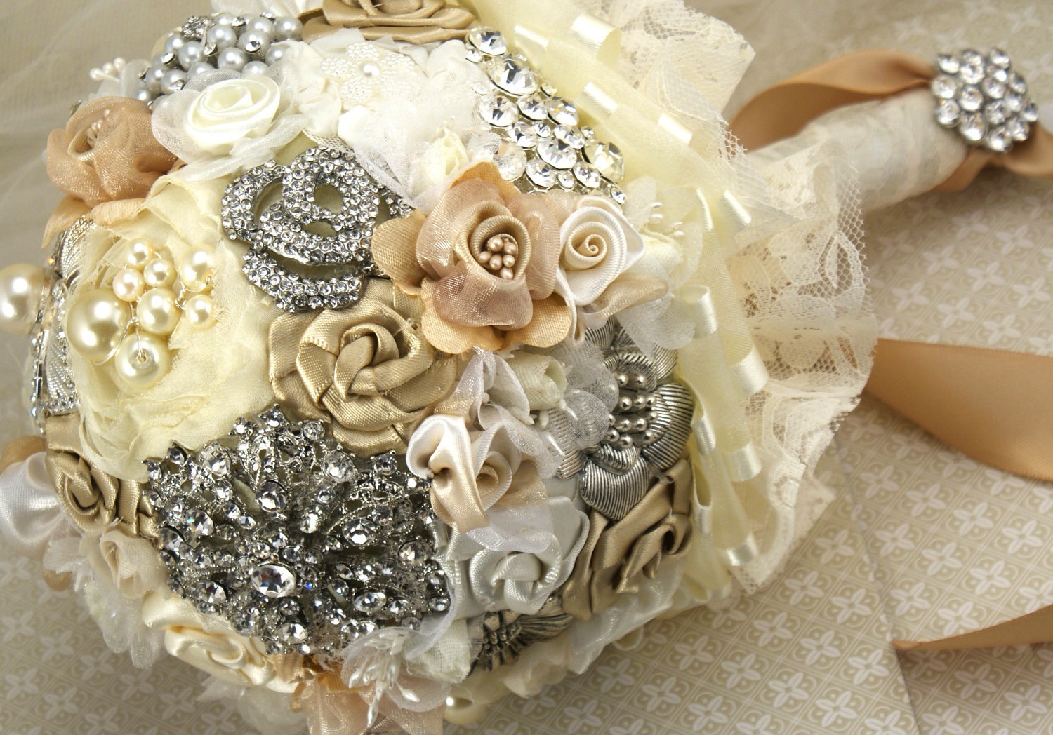  How to Choose Wedding Accessories