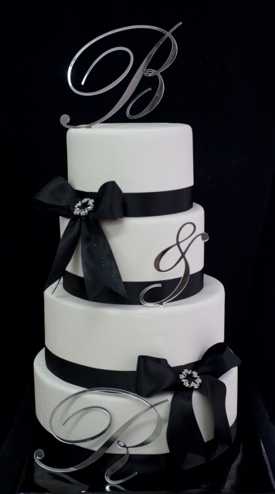 eventsstyle.com 46974 15 White and Black wedding cakes 2015