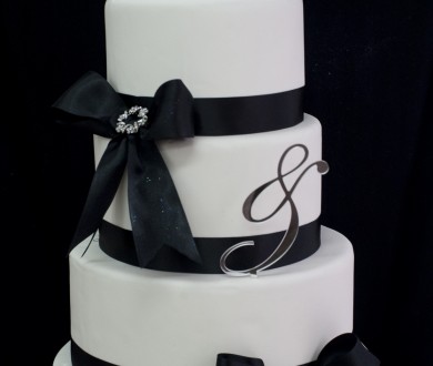15 White and Black wedding cakes 2015
