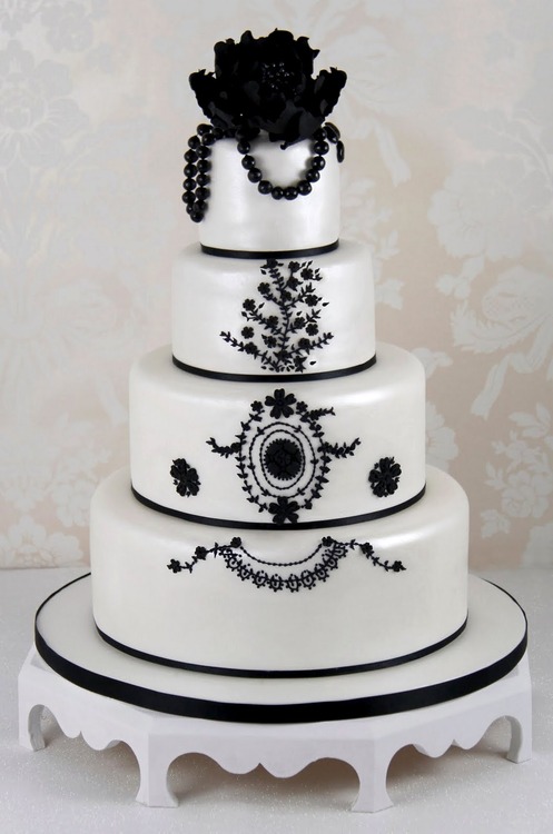 eventsstyle.com 46977 15 White and Black wedding cakes 2015
