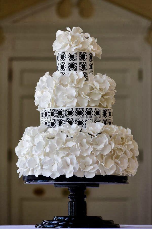 eventsstyle.com 46980 15 White and Black wedding cakes 2015