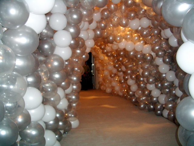 eventsstyle.com 47970 How to decorate your wedding with balloons?