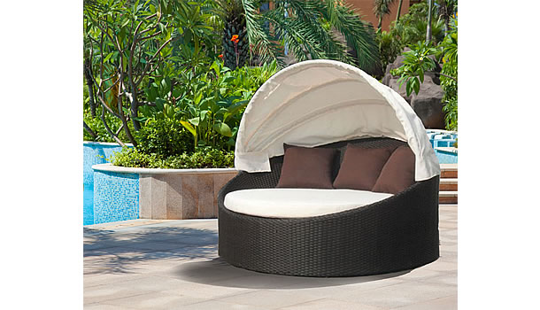 eventsstyle.com 56650 Outdoor furniture around the pool