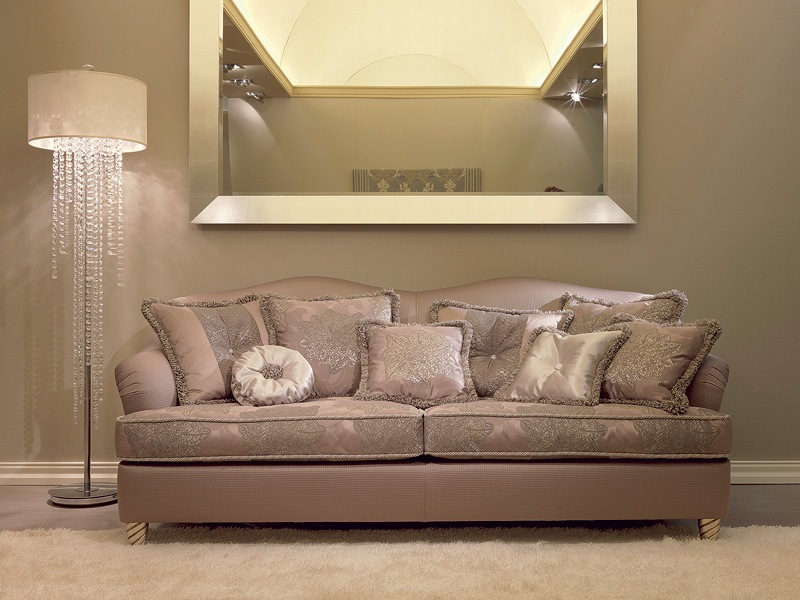 The classic sofa Fashion does not end eventsstyle.com 57561 The classic sofa Fashion does not end