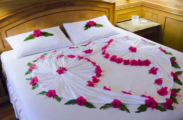 eventsstyle.com 65460  Wedding bed decoration 2015