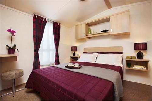 eventsstyle.com 6573 Bedroom with Burgundy color 2014