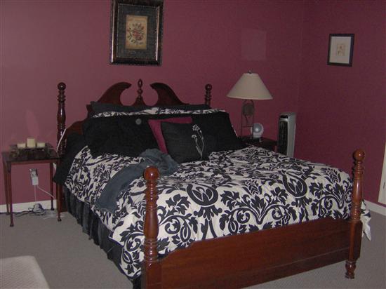 eventsstyle.com 6578 Bedroom with Burgundy color 2014