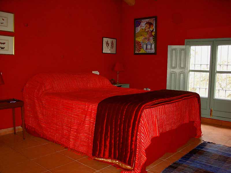 eventsstyle.com 6710 Modern bedrooms designs in red 2014