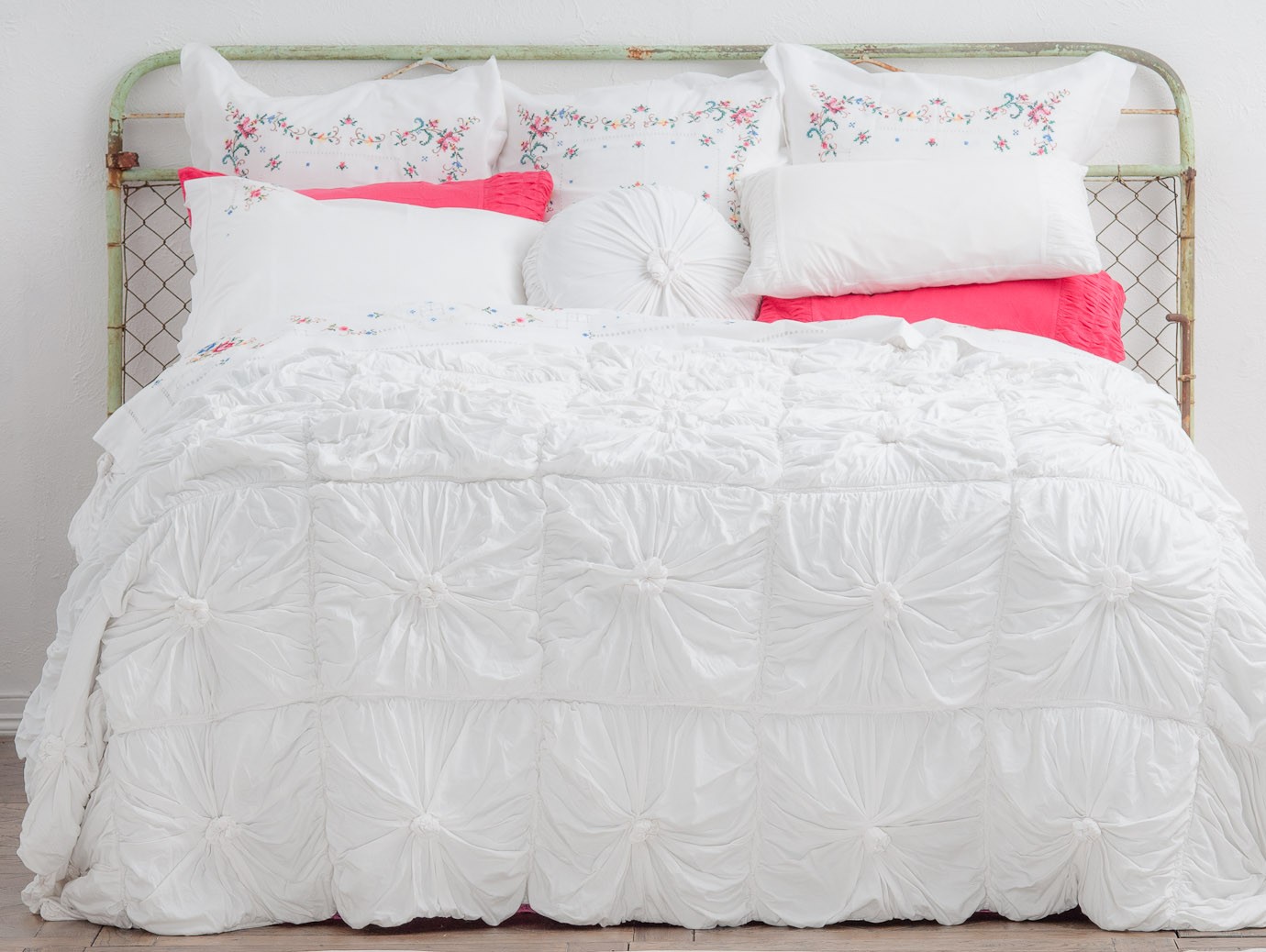 eventsstyle.com 9631 the most beautiful white mattresses for bridal 