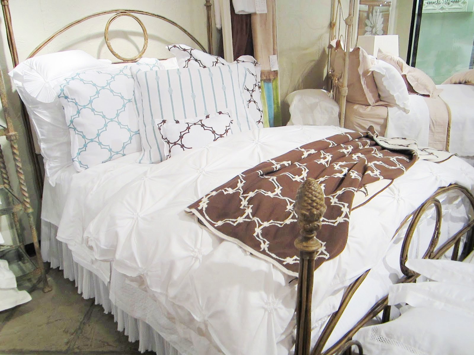 eventsstyle.com 9634 the most beautiful white mattresses for bridal 