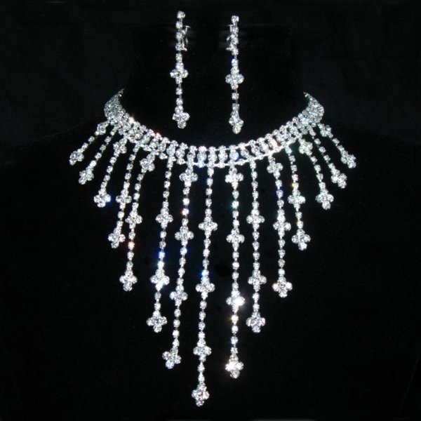 eventsstyle.com 9793 Chic jewelry for wedding day