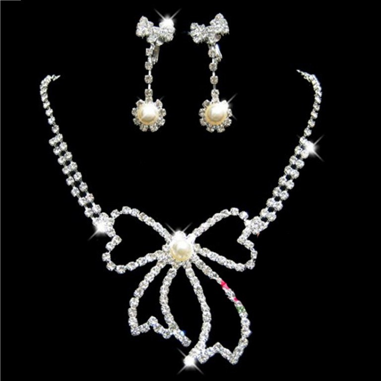eventsstyle.com 9795 Chic jewelry for wedding day