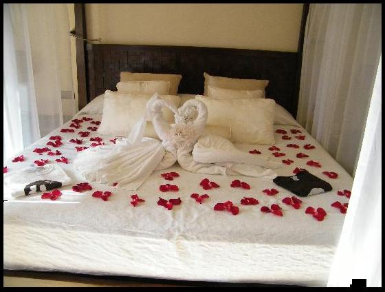 eventsstyles1635  classy Honeymoon bedroom 
