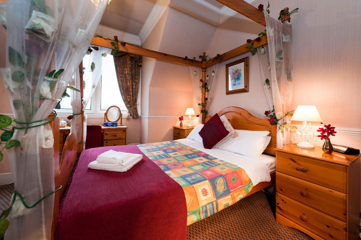 eventsstyles1637  classy Honeymoon bedroom 