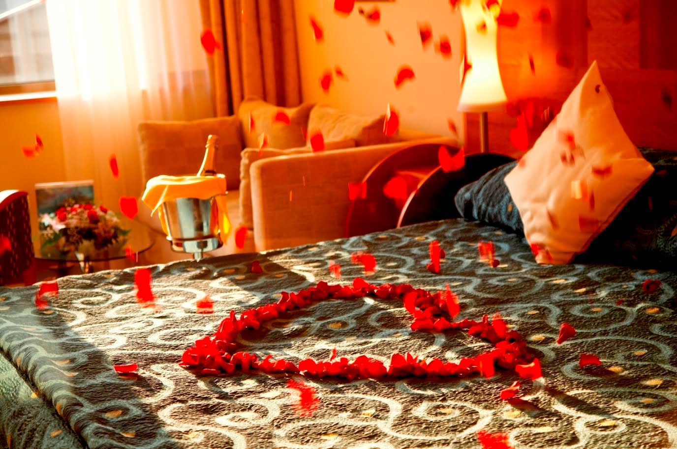 eventsstyles1639  classy Honeymoon bedroom 