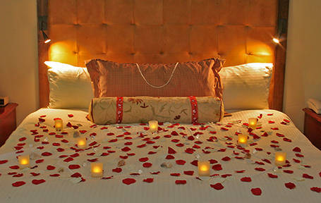 eventsstyles1640  classy Honeymoon bedroom 