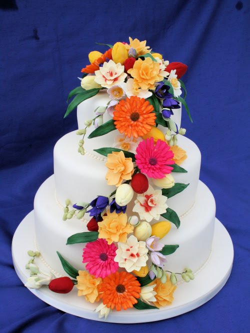 eventsstyles3060 Beautiful Spring wedding cakes 2014