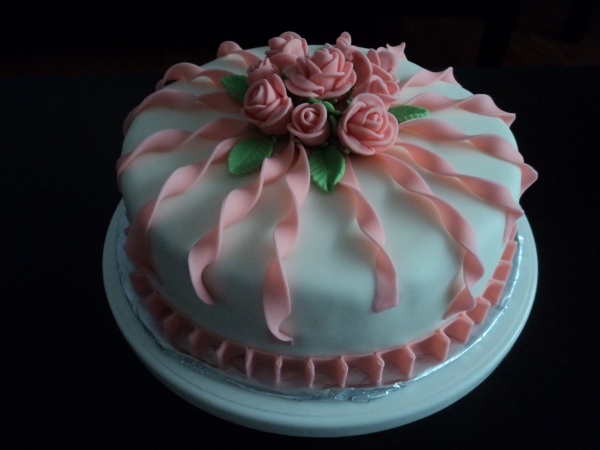 eventsstyles3112 2014 Luxury Birthday cakes for women 