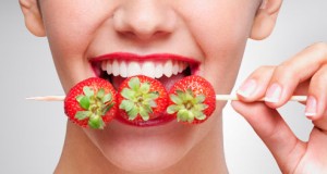 Strawberry Earn your teeth whiter bright