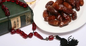 Eat dates on breakfast and stuck Sunnah of the Prophet in Ramadan 2014