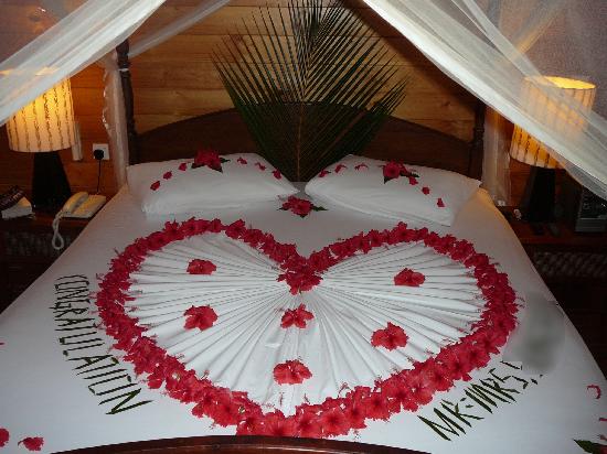 styles5090 Awesome honeymoon bed decoration ideas 2014