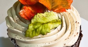 Falling autumn leaf decorating wedding Cupcakes